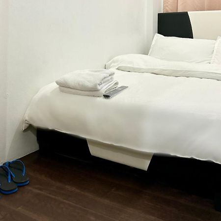Private Room With Ac And Fan At Ekg Manila House Rental Exteriér fotografie