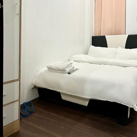 Private Room With Ac And Fan At Ekg Manila House Rental Exteriér fotografie